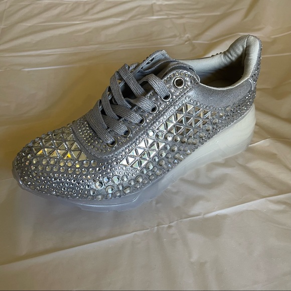 Never worn Steve Madden Women’s Carissa Rhinestone Sneaker - size 8.5M - Picture 10 of 13